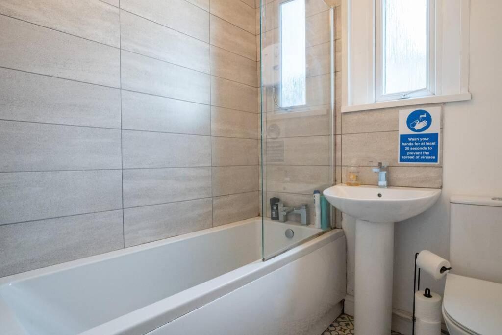 Phenix Central - Huge 3 Bed, Super Equipped Apartment. Cardiff Exterior photo